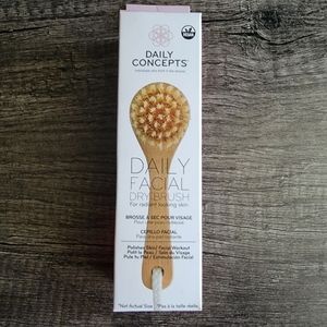 Daily Concepts Daily facial dry brush Brand New